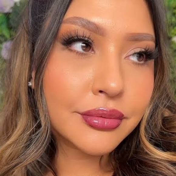 Tom Ford Blazing Kiss Lipstick (ROSEY PLUM) - Picture 9 of 17